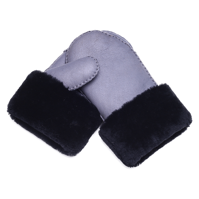 Sheepskin gloves
