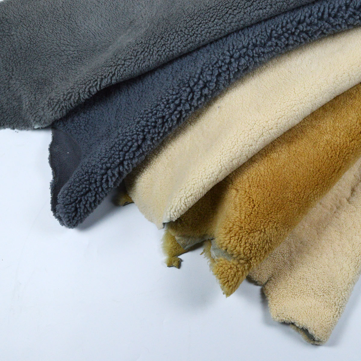 Grey curly sheepskin 3 Grey curly sheepskin - Image 3