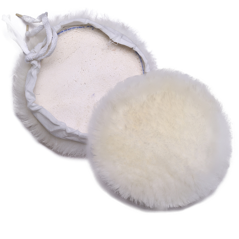 Made from 100% natural sheepskin, the polishing pad features a built-in drawstring