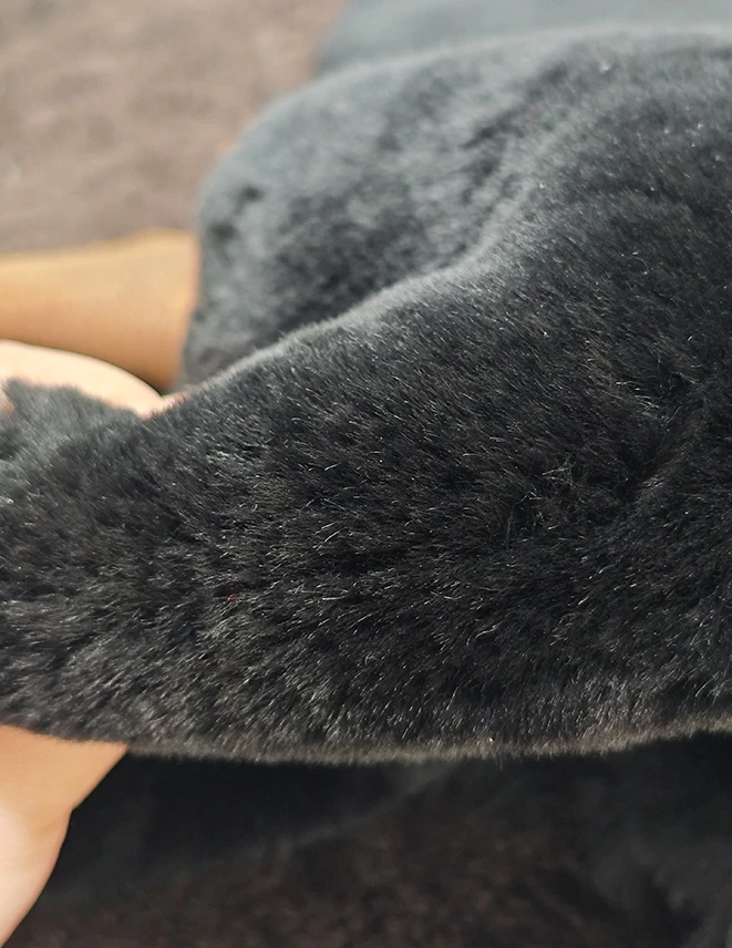 Black shearling for making clothes and shoes, with a nap length of 1.2cm,