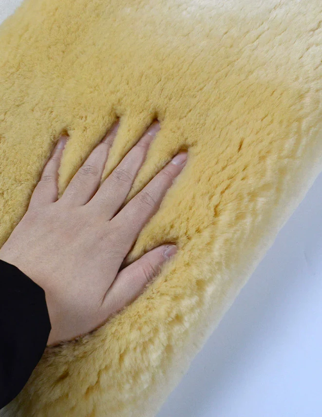 sheepskin 4 High-density Australian sheepskin, medical-grade sheepskin for preventing bedsores and distributing pressure.